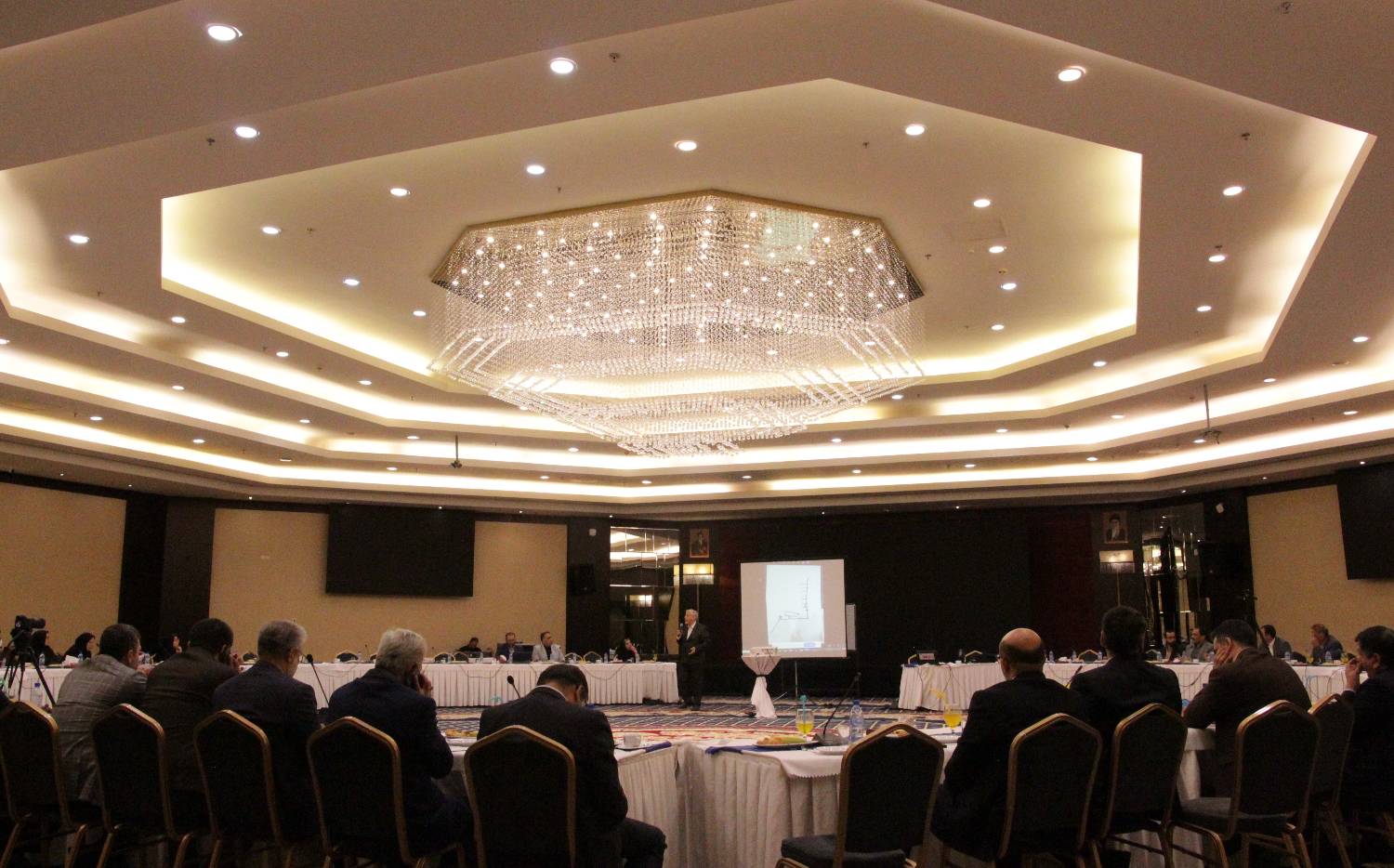 برگزاری سمینار حقوق تجارت برای مدیران عامل و اعضای هیئت مدیره هلدینگ سیاحتی و مراکز تفریحی پارسیان